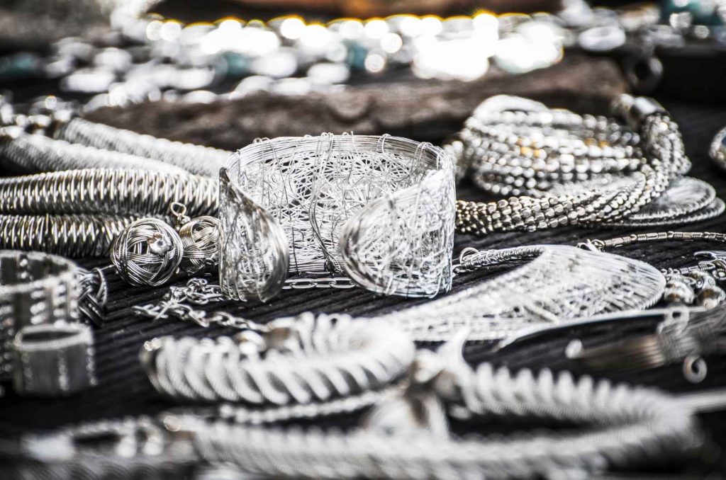 תכשיטים עשויים כסף סטרלינג